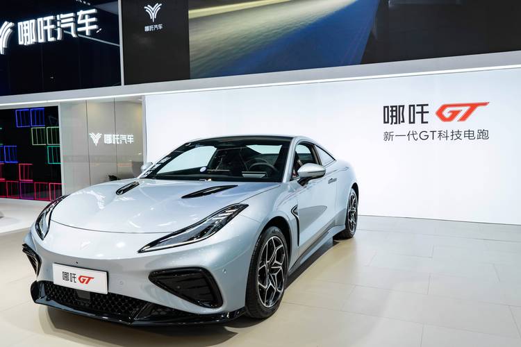 广州越秀区财华缘企业管理咨询哪吒汽车在智能汽车领域的表现，领途汽车在新能源汽车市场中的影响力